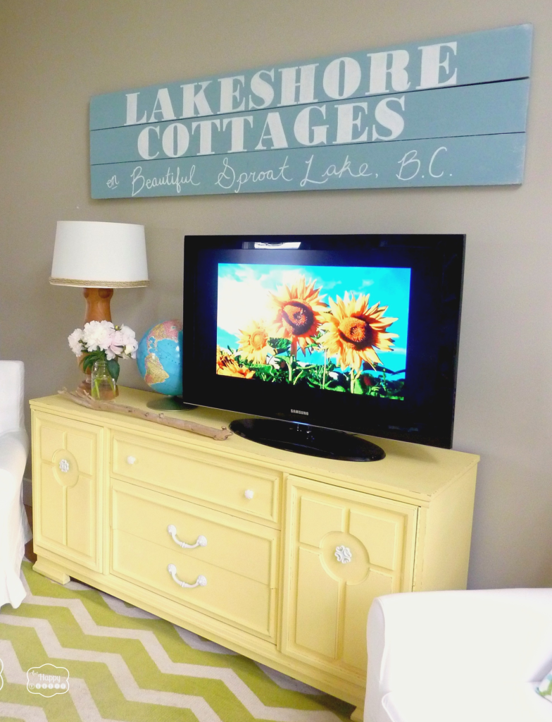 DIY Chalk Painted TV Cabinet at thehappyhousie