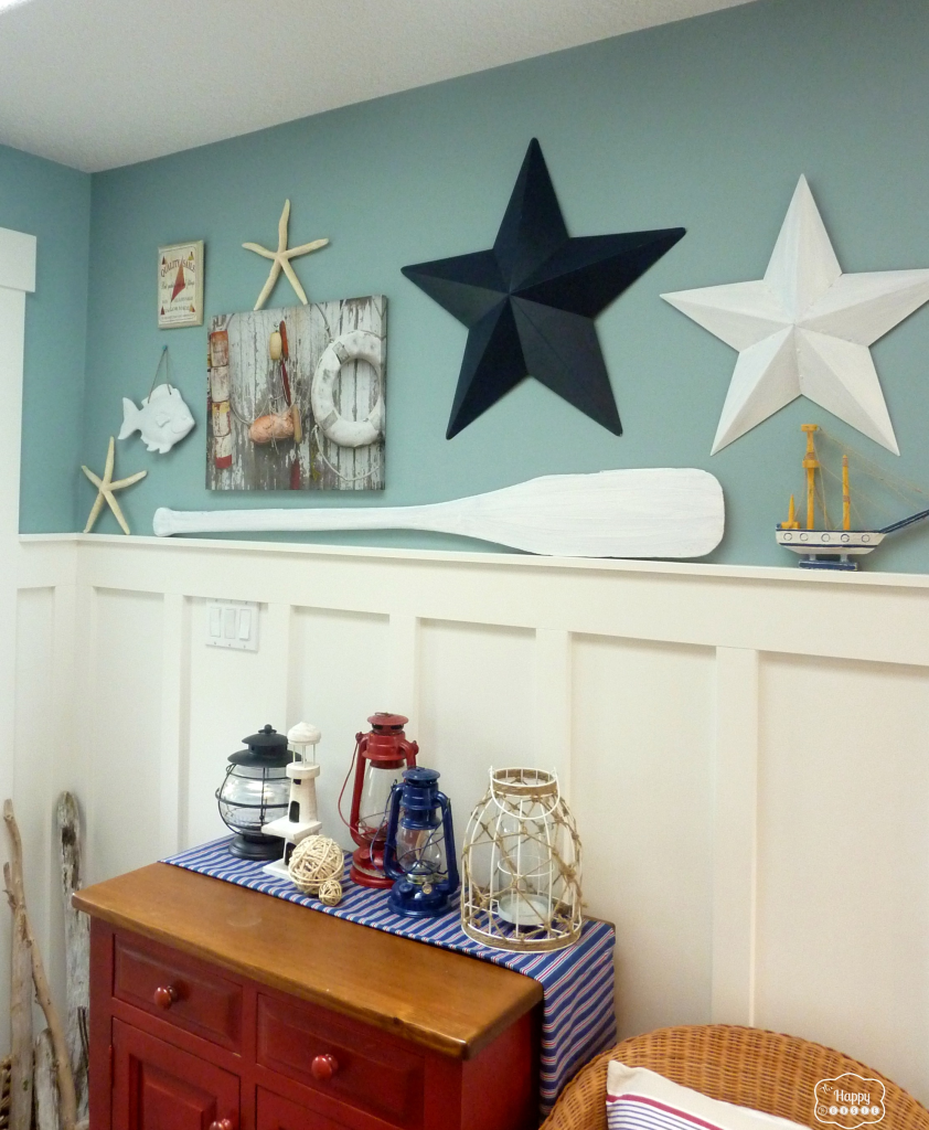 red white blue coastal entry hall gallery wall 1 room 3 ways at thehappyhousie