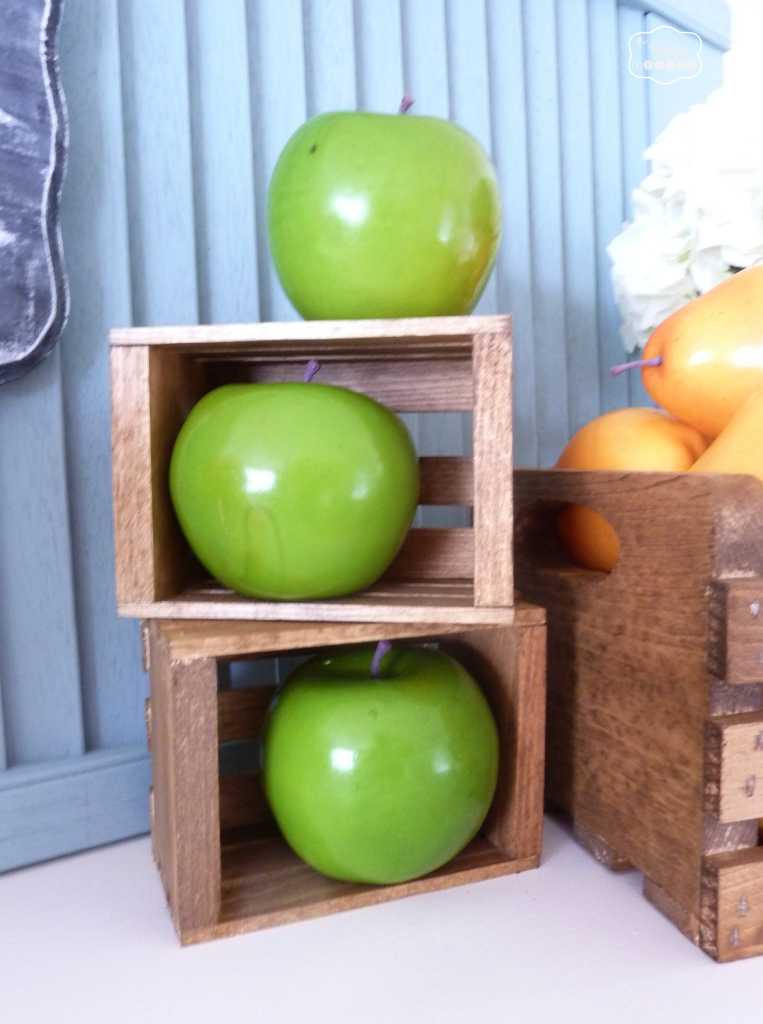 apples in mini crates for early fall harvest mantel at thehappyhousie