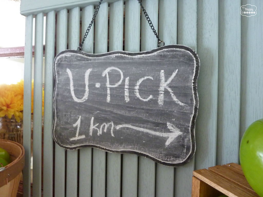u pick chalkboard sign for early fall harvest apple mantel at thehappyhousie