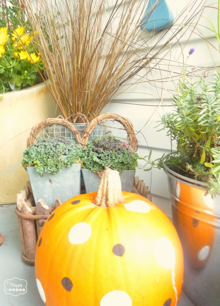 fall front porch with kale and polka dotted pumpkins at thehappyhousie