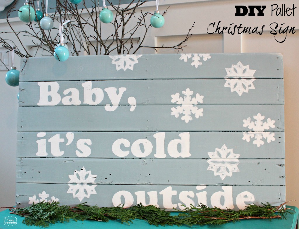 DIY Pallet Christmas Sign at thehappyhousie