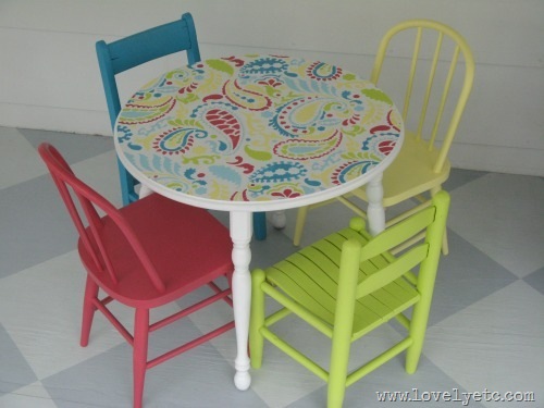painted kids table and chairs_thumb