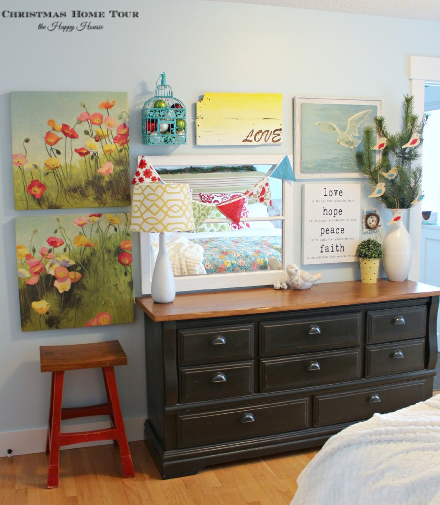 The Happy Housie Christmas Home Tour gallery wall in bedroom