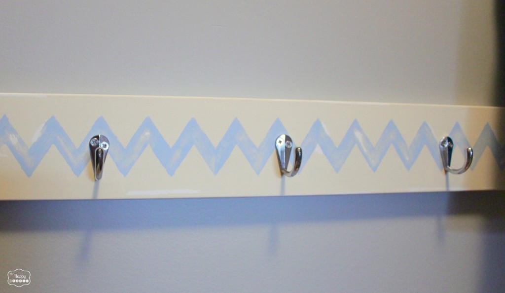 DIY Chevron Hook Rack with Country Chic Chalk Paint at the happy housie