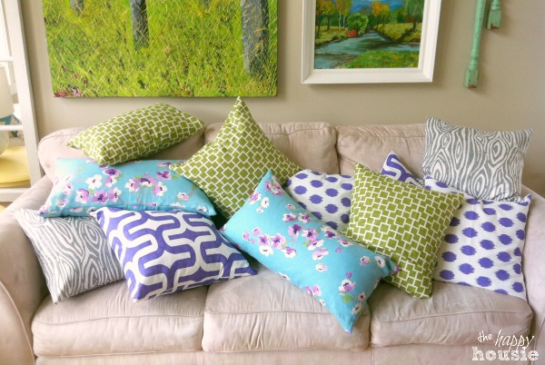 Simple Stunning DIY Envelope Pillow Tutorial all done at The Happy Housie