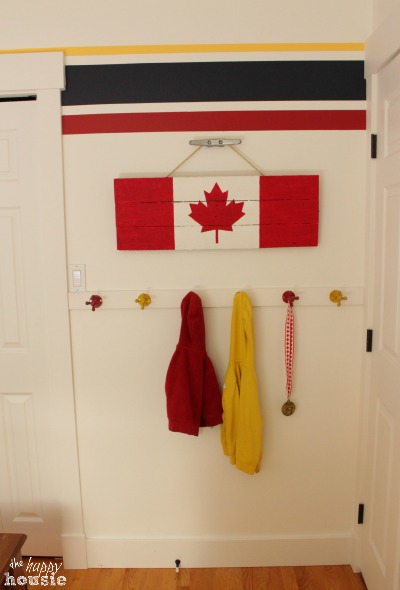 Canada Flag Pallet Sign on Dock Cleat at The Happy Housie