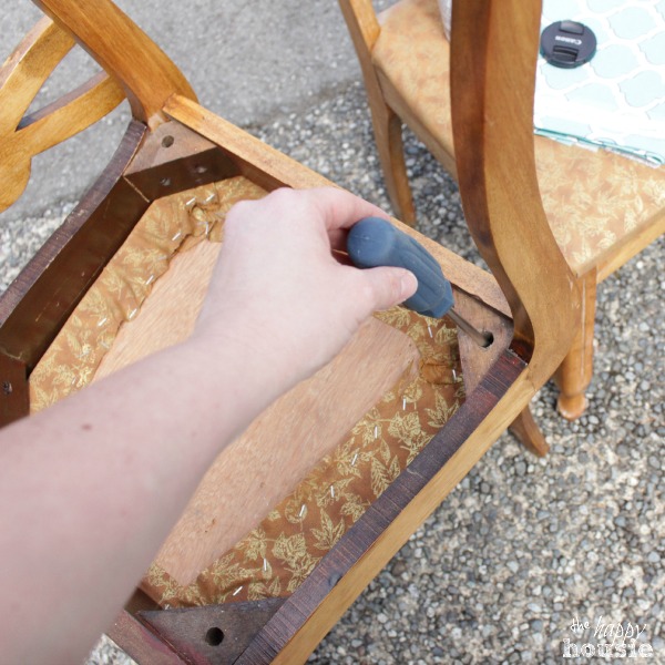 Turn Thrift Store Dining Chairs into Outdoor Chairs at The Happy Housie removing seats