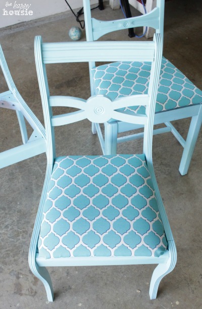 Turn Thrift Store Dining Chairs into Outdoor Chairs at The Happy Housie seat on chair