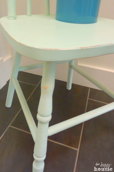Homemade Chalky Paint Free Chair Makeover in Mint by The Happy Housie for Just a Girl and Her Blog leg