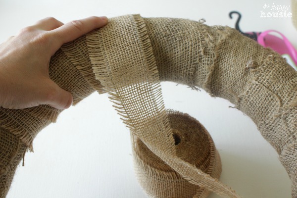 Ready for the Beach Summer Wreath at The Happy Housie wrap with burlap ribbon