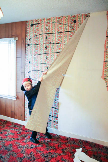 How to remove wallpaper without losing your mind at thehappyhousie.com-1