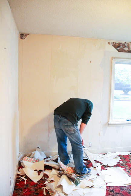 How to remove wallpaper without losing your mind at thehappyhousie.com-2