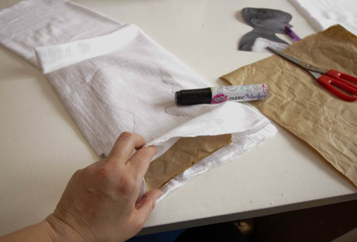 Make these quick and easy DIY Silhouette Tea Towels the perfect Mother's Day Gift a great tutorial at thehappyhousie.com-5