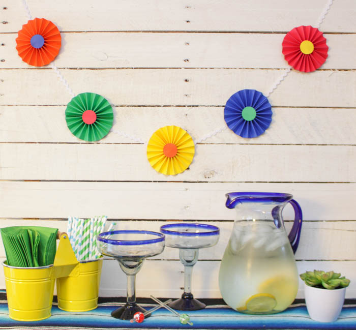 Simple Pinwheel Garland for Easy and Cute Party Decor - like Cinco de Mayo at thehappyhousie.com-12