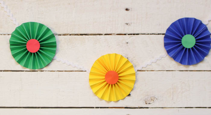 Simple Pinwheel Garland for Easy and Cute Party Decor - like Cinco de Mayo at thehappyhousie.com-14