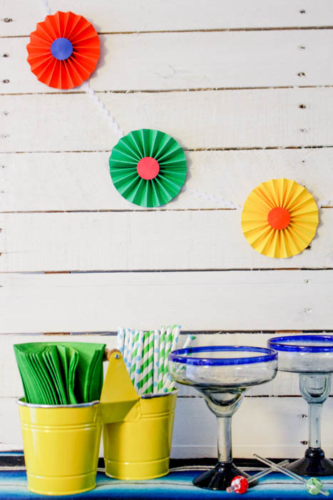 Simple Pinwheel Garland for Easy and Cute Party Decor - like Cinco de Mayo at thehappyhousie.com-15