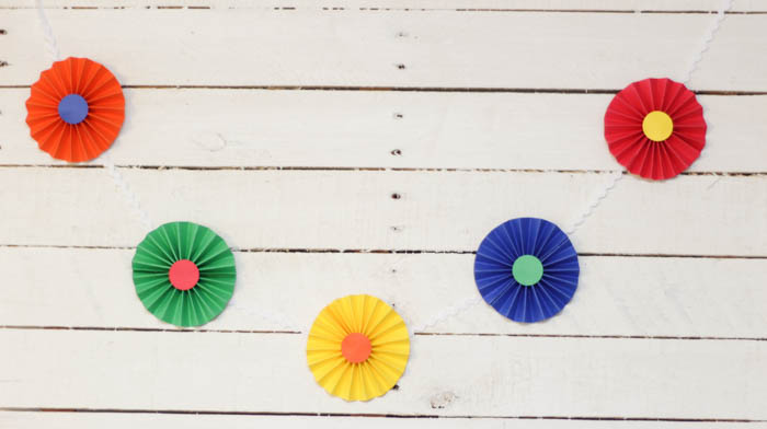 Simple Pinwheel Garland for Easy and Cute Party Decor - like Cinco de Mayo at thehappyhousie.com-19