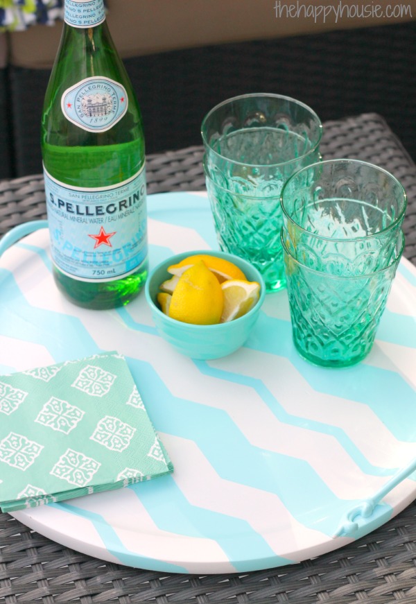 Easy DIY Outdoor Serving Tray with Chevron Design at thehappyhousie.com