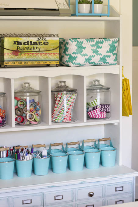 I love this colorful organized craft room makeover at thehappyhousie.com-12