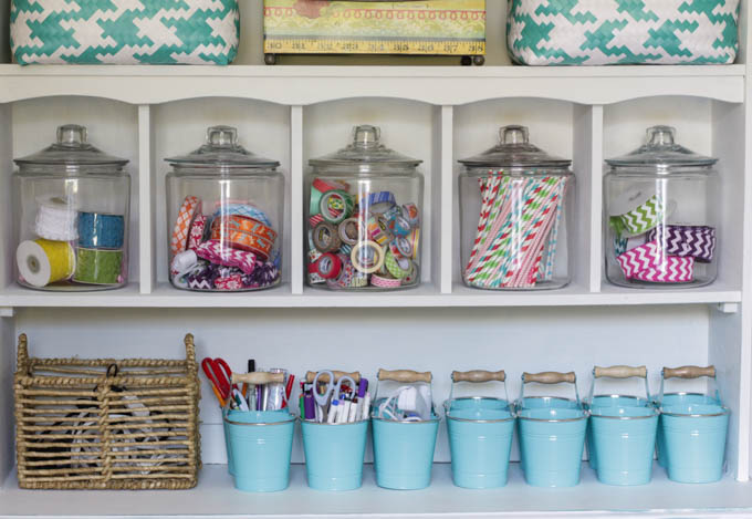 I love this colorful organized craft room makeover at thehappyhousie.com-14