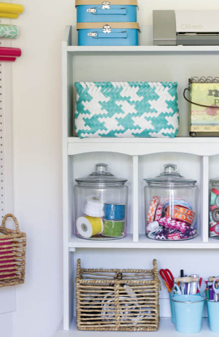 I love this colorful organized craft room makeover at thehappyhousie.com-15