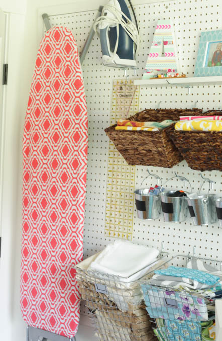 I love this colorful organized craft room makeover at thehappyhousie.com-16