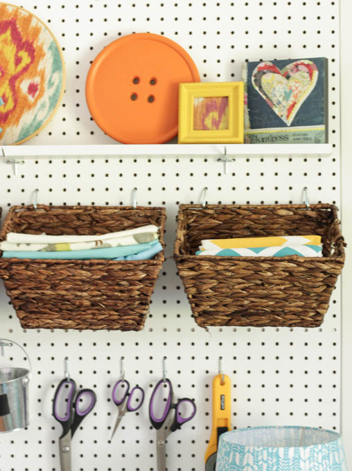 I love this colorful organized craft room makeover at thehappyhousie.com-19