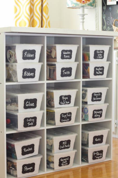 I love this colorful organized craft room makeover at thehappyhousie.com-5