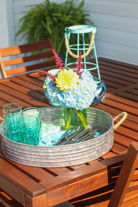 You have to check out this beautiful lakefront deck tour- so many colorful summery touches-13