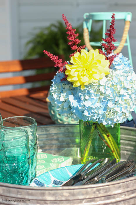 You have to check out this beautiful lakefront deck tour- so many colorful summery touches-14