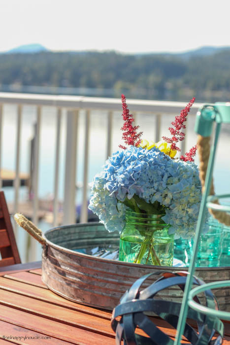 You have to check out this beautiful lakefront deck tour- so many colorful summery touches-15