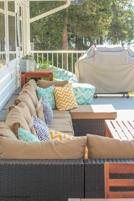 You have to check out this beautiful lakefront deck tour- so many colorful summery touches-16