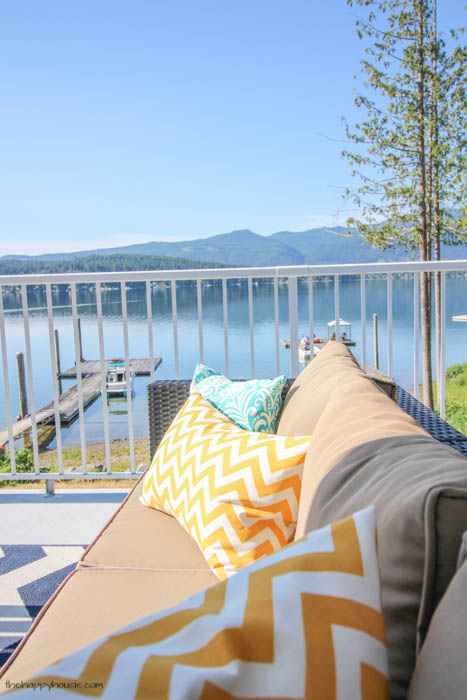 You have to check out this beautiful lakefront deck tour- so many colorful summery touches-23