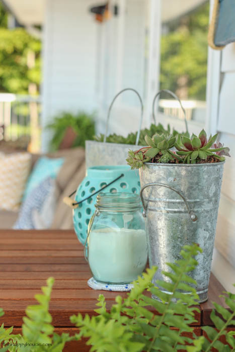 You have to check out this beautiful lakefront deck tour- so many colorful summery touches-4