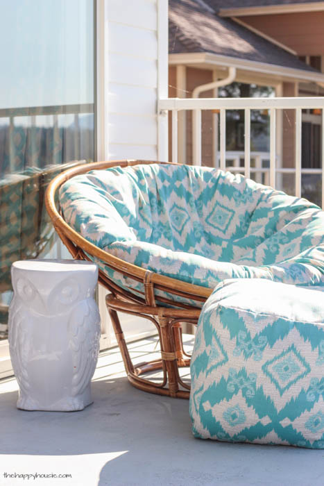 You have to check out this beautiful lakefront deck tour- so many colorful summery touches-6