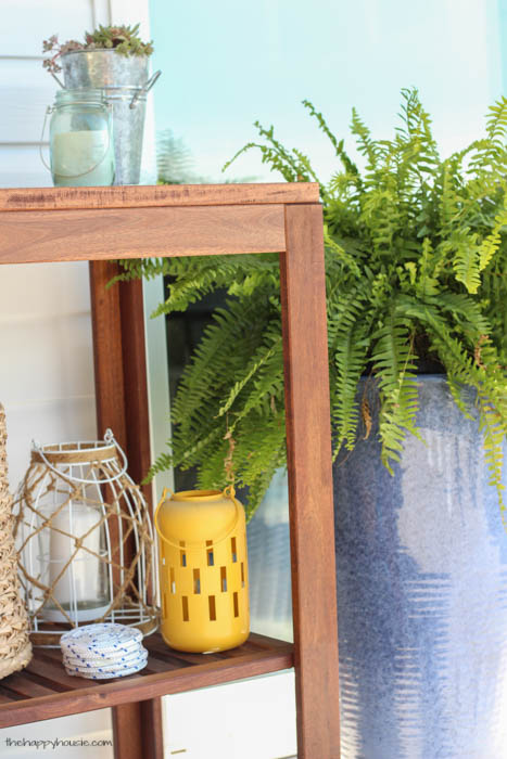 You have to check out this beautiful lakefront deck tour- so many colorful summery touches-7