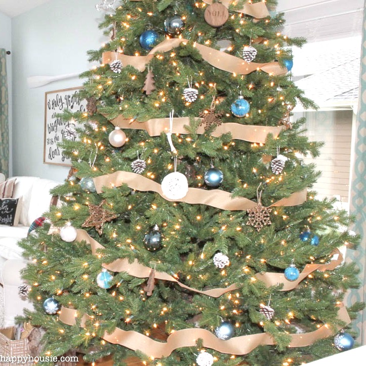 20 Elegantly Adorable Ways to Fill Clear Ornaments | The Happy Housie