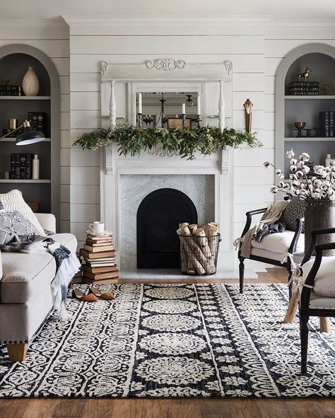 https://www.thehappyhousie.com/wp-content/uploads/2016/12/cozy-winter-living-room-with-patterned-rug.jpg