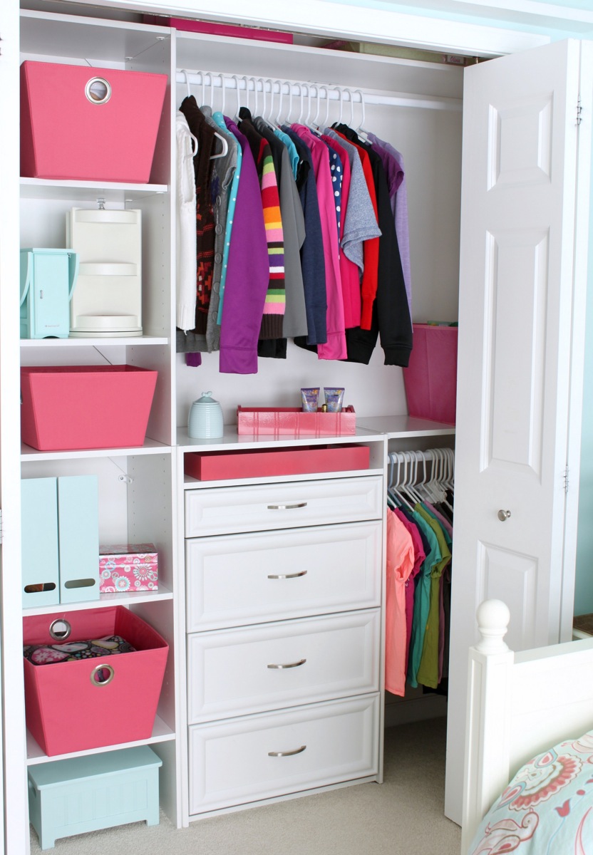 https://www.thehappyhousie.com/wp-content/uploads/2018/01/Small-Closet-makeover-with-closetmaid-organizers.jpg