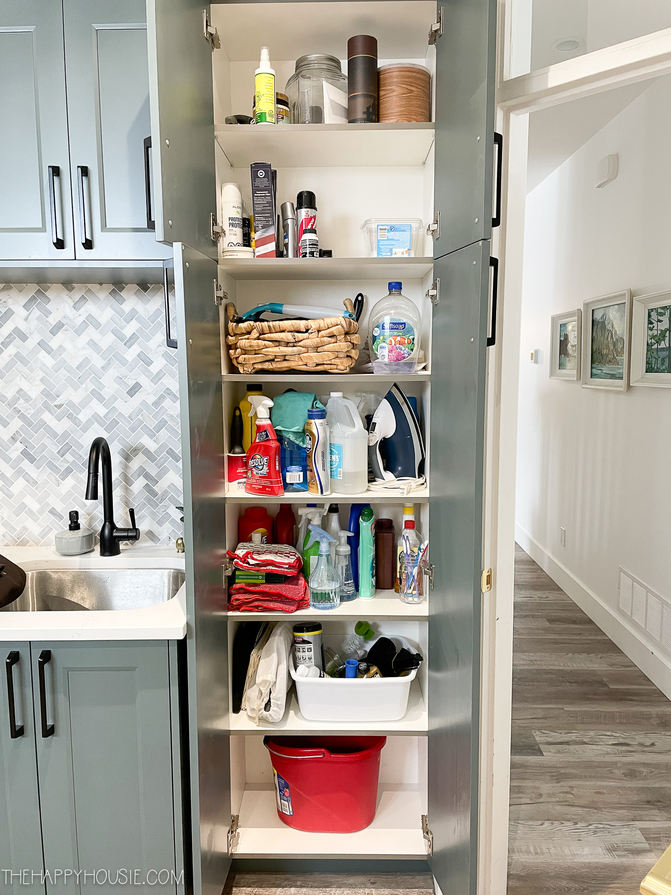 https://www.thehappyhousie.com/wp-content/uploads/2022/01/how-to-organize-your-laundry-room-and-mudroom-3.jpg